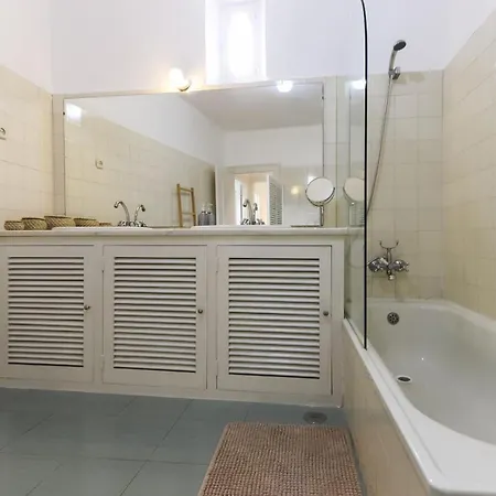 Chiado Views By Homing Appartamento *