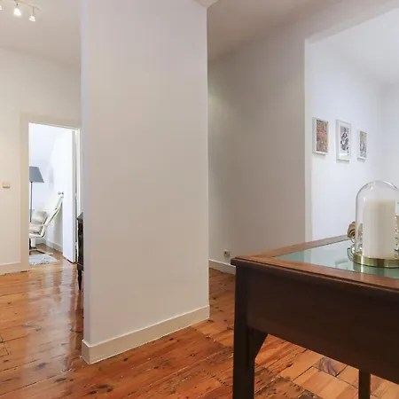 Chiado Views By Homing Apartment *