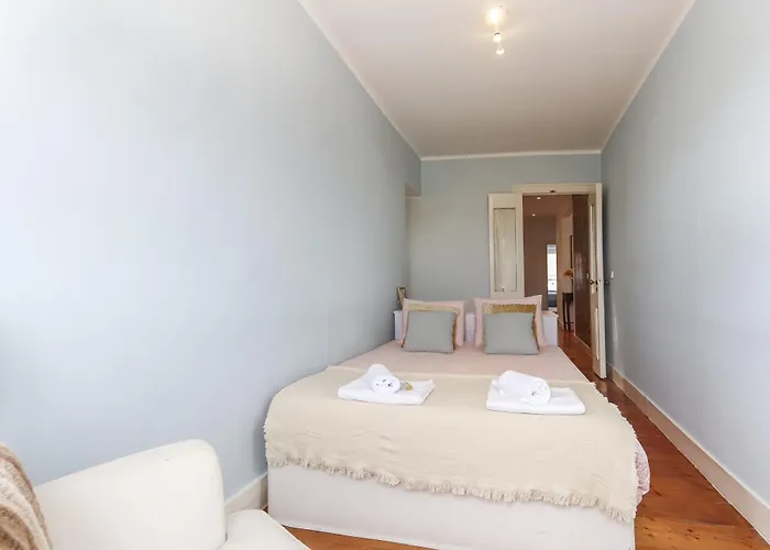 Chiado Views By Homing Apartment *